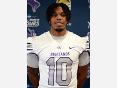  ALL AMERICAN FOOTBALL BOWL @ VIKINGS NFL US BANK STADIUM, Dec. 18th, 2021, featuring,  West Side Cougars former Star QB  RAMONE ATKINS 